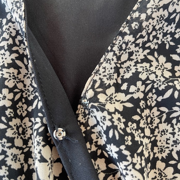 Jopna Top with Elastic Waist and Peplum Cross Front in Black and Tan Floral. - Picture 8 of 11